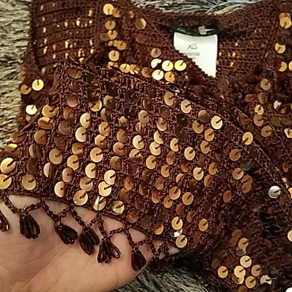 *SOLD on another platform* Sequin crochet tank top - Picture 2 of 3